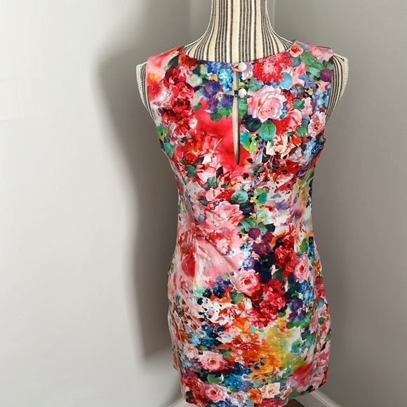 Kayana Floral Dress Size Small - Picture 4 of 5